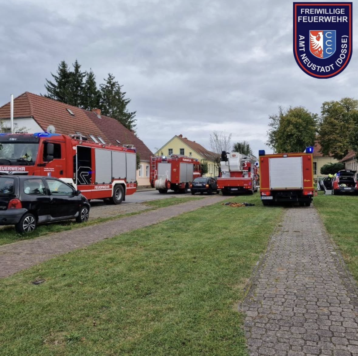 Aufstellung der Fahrzeuge am Einsatzort.