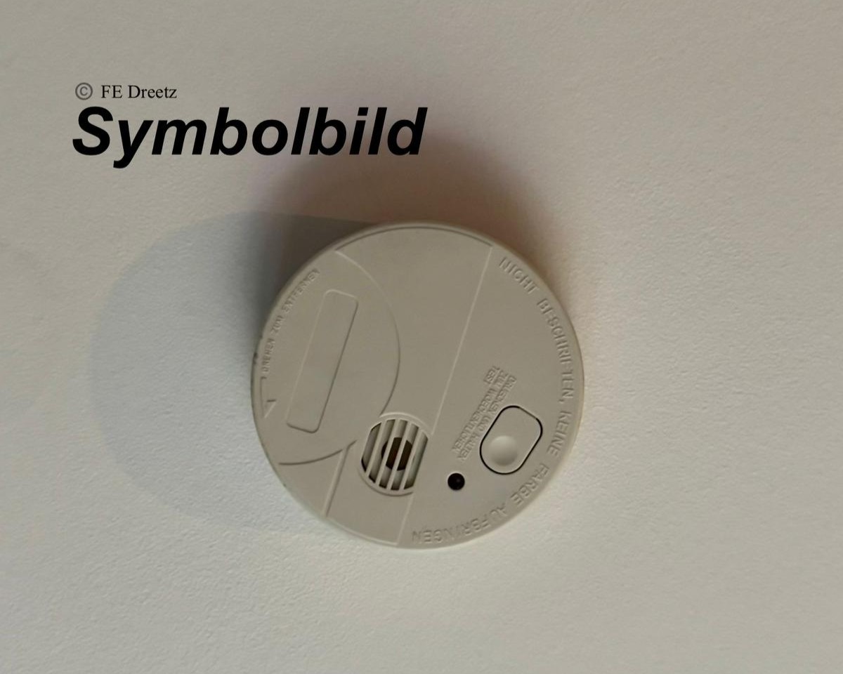 Ein Symbolbild eines Heimrauchmelders. 