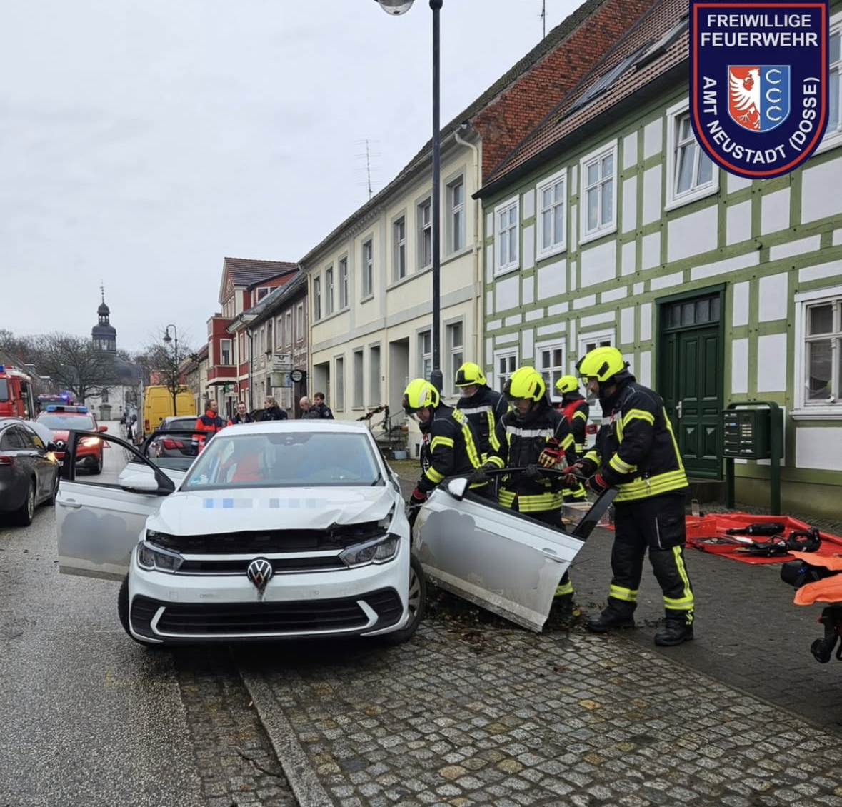 Hydraulische Rettungsgeräte waren notwendig, um eine möglichst schonende Rettung einer eingeklemmten Person vornehmen zu können. 