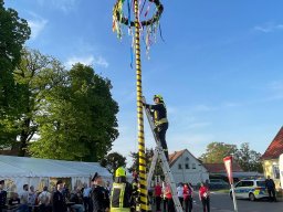 Tag der offenen Tür und Maibaumfest 2024